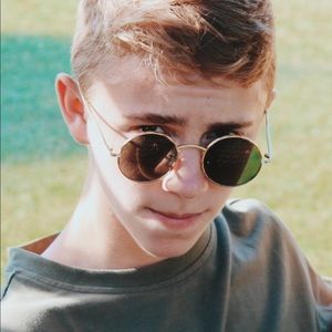 Meet your Posher, Sam